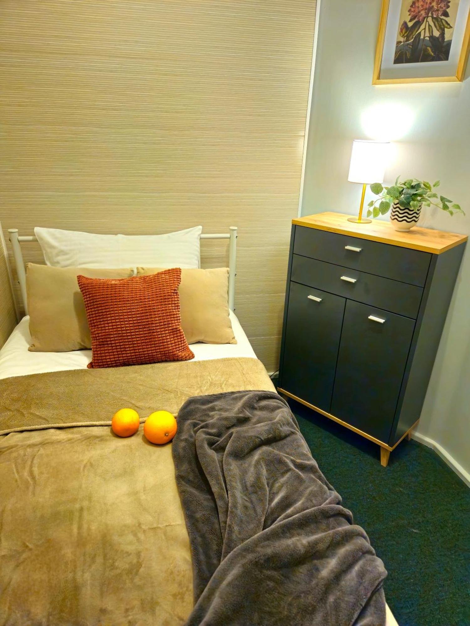 Heart Of Old 3 Bedroom By Dome Square