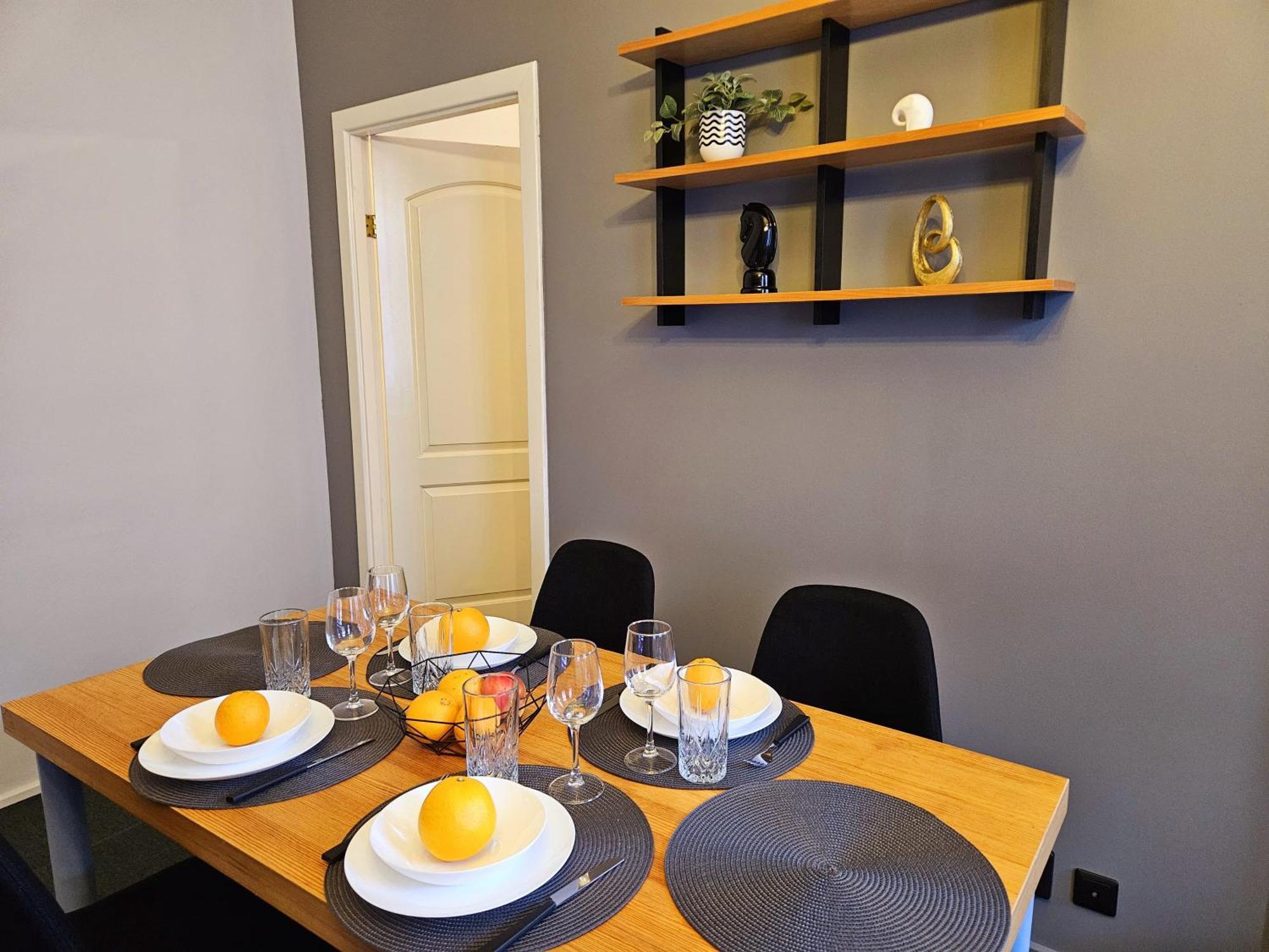 Heart Of Old 3 Bedroom By Dome Square *